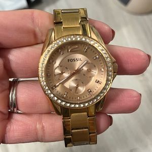 Women’s rose gold/Crystal Fossil watch